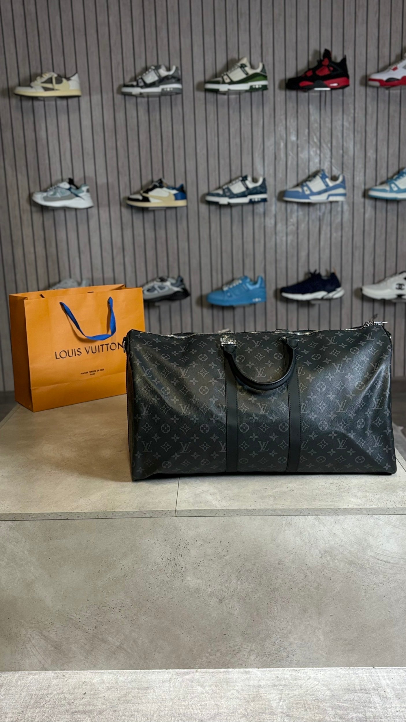 LVE DUFFEL BAG - BLACK