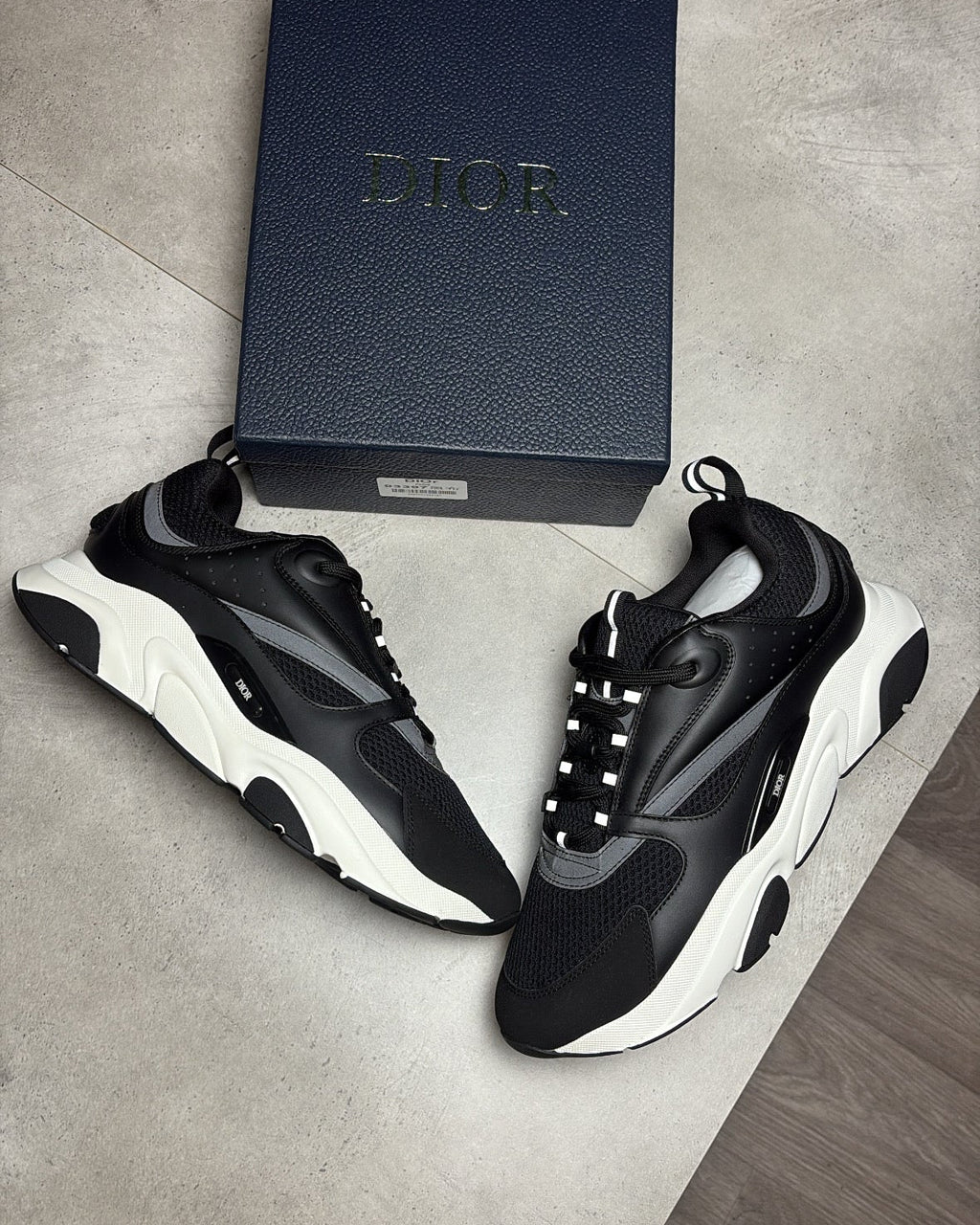 CD B22 - BLACK/WHITE