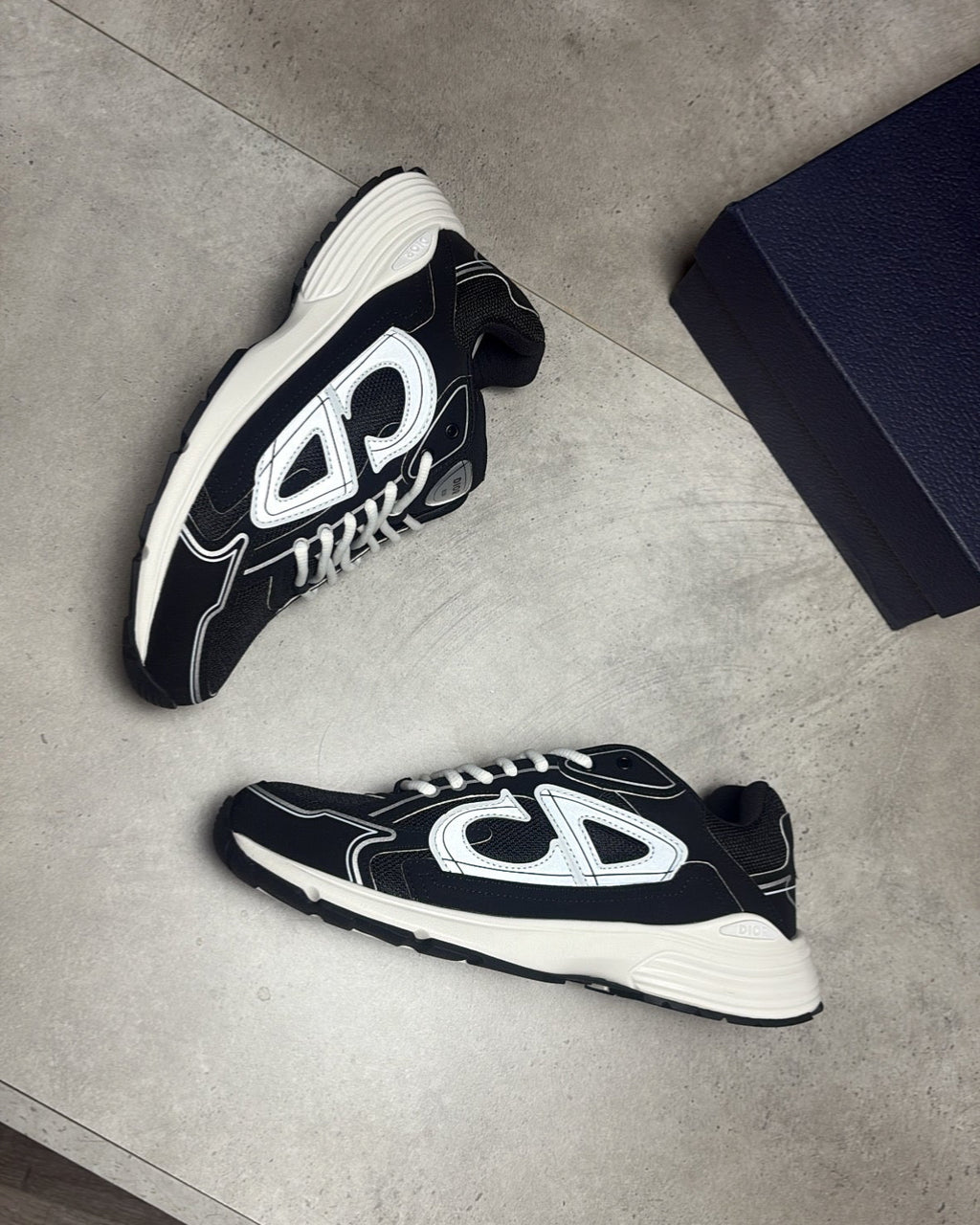 CD B30 - BLACK/WHITE