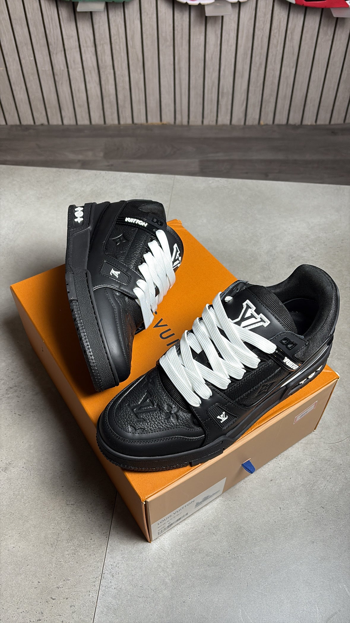 LVE TRAINER - BLACK