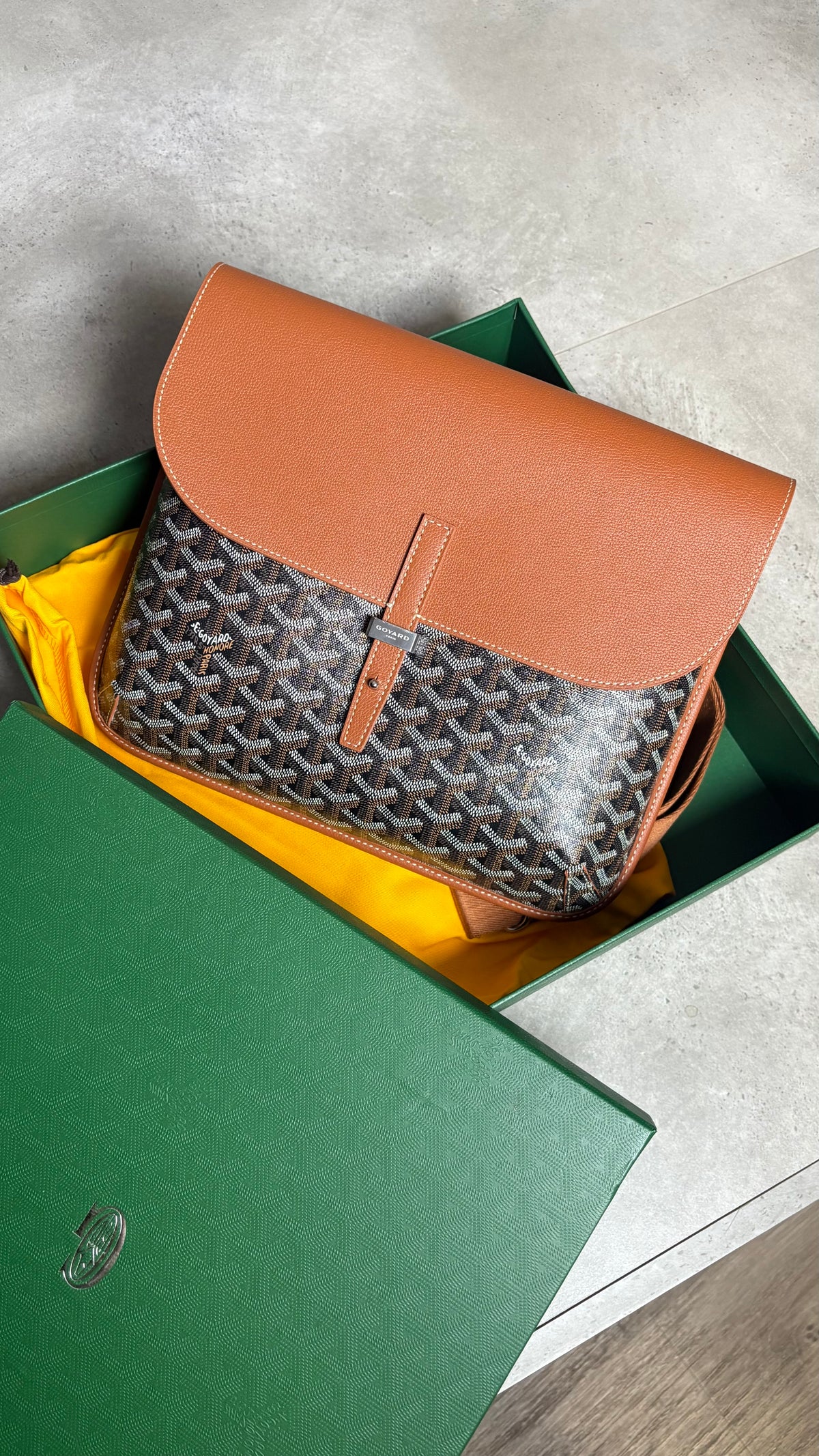 GY MESSENGER BAG - BROWN