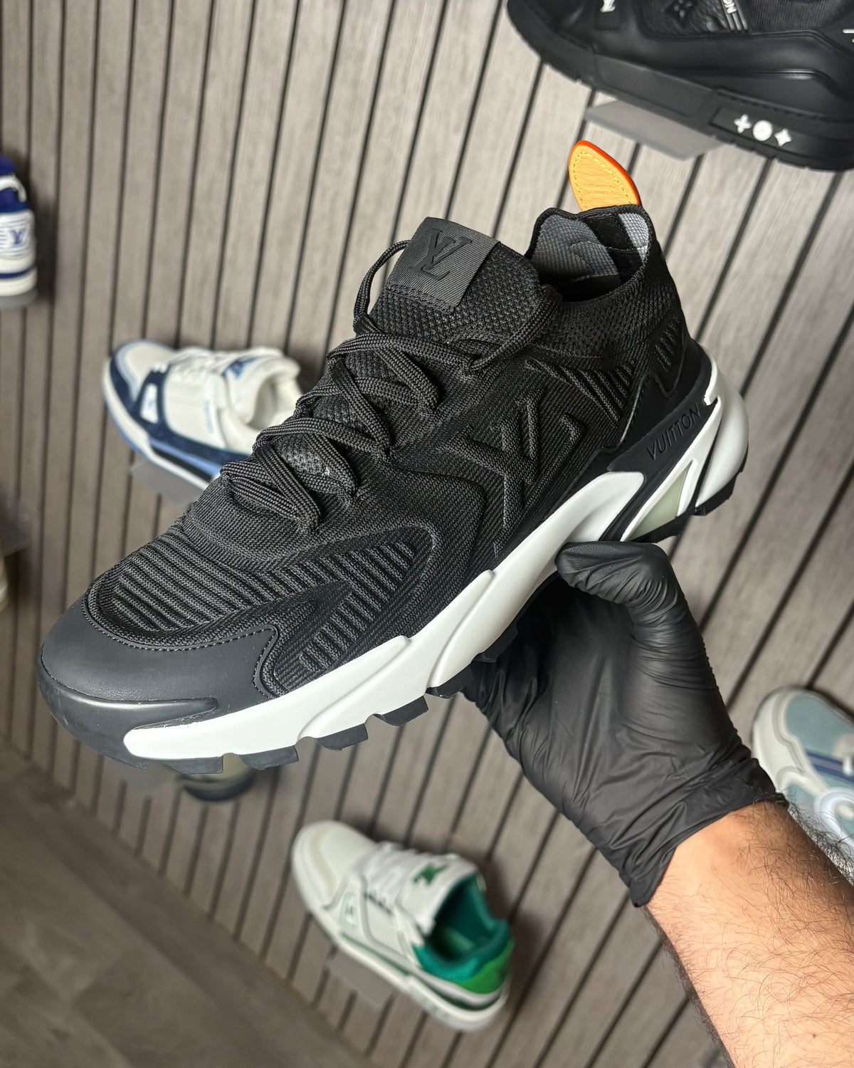 LVE RUNNER - BLACK/WHITE
