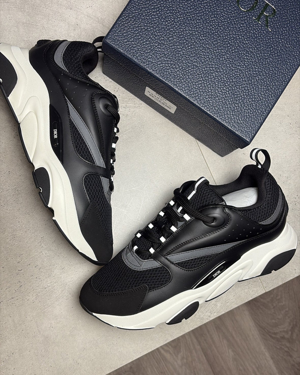 CD B22 - BLACK/WHITE