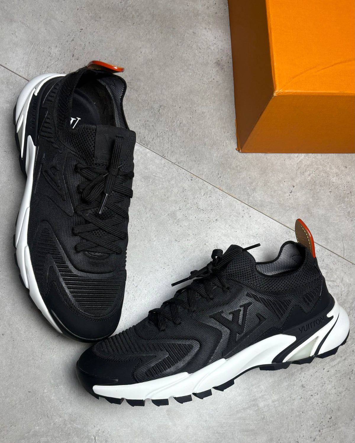 LVE RUNNER - BLACK/WHITE