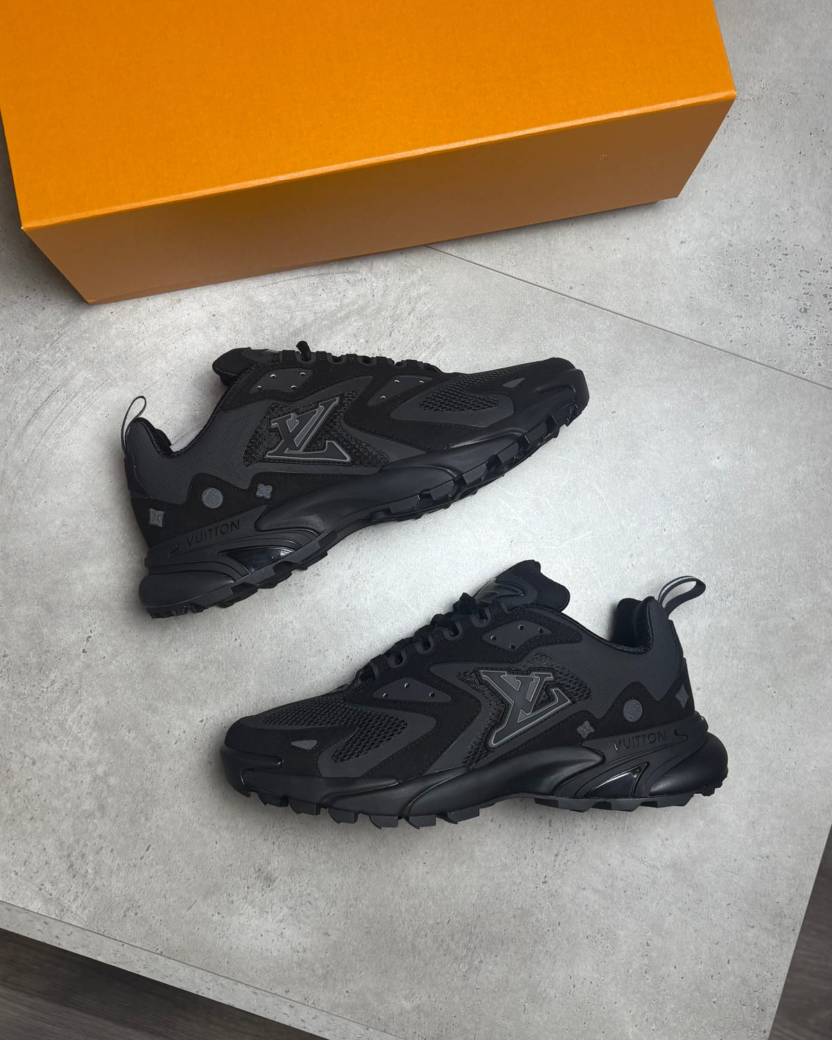 LVE RUNNER - BLACK