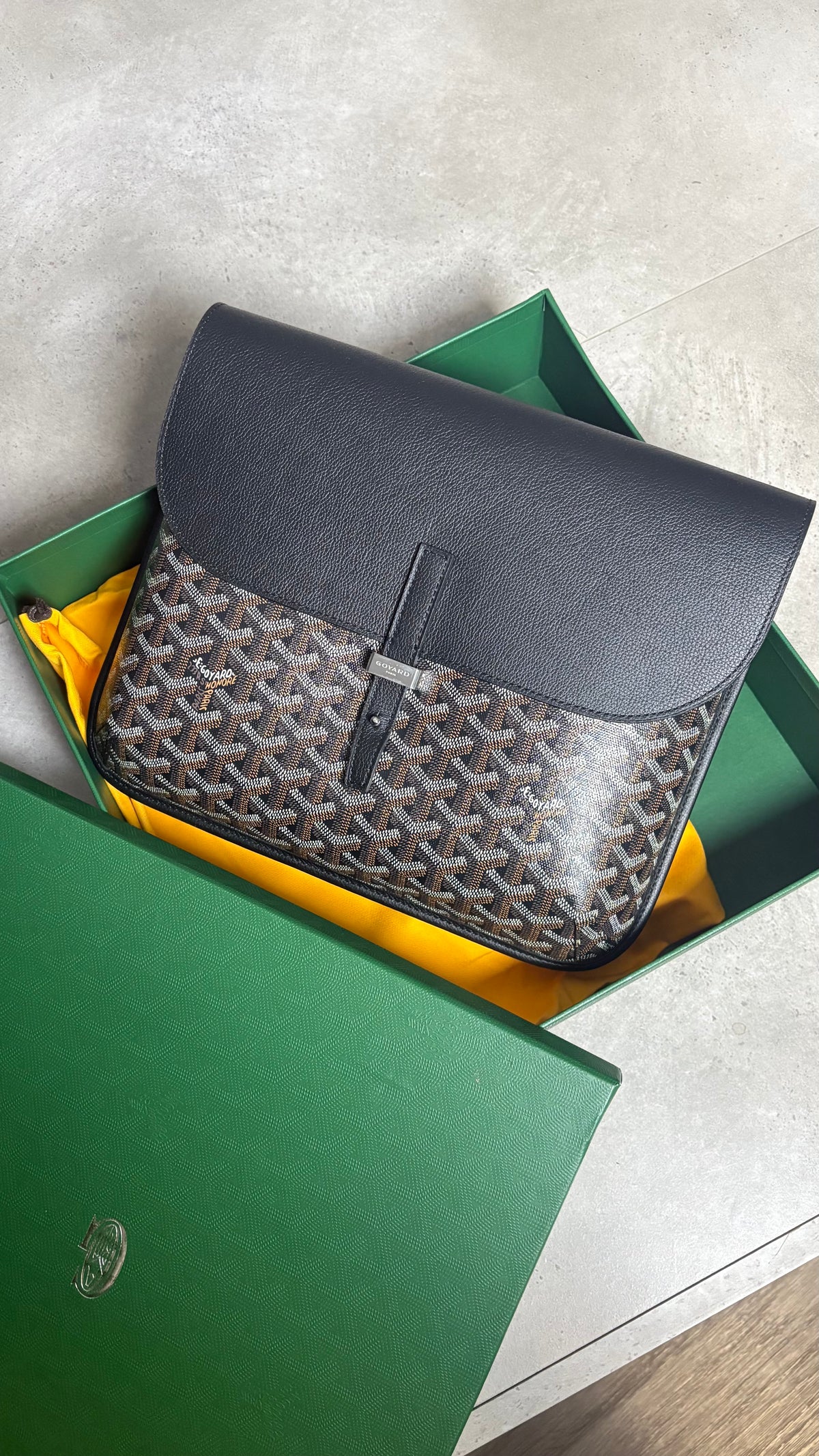 GY MESSENGER BAG - BLACK