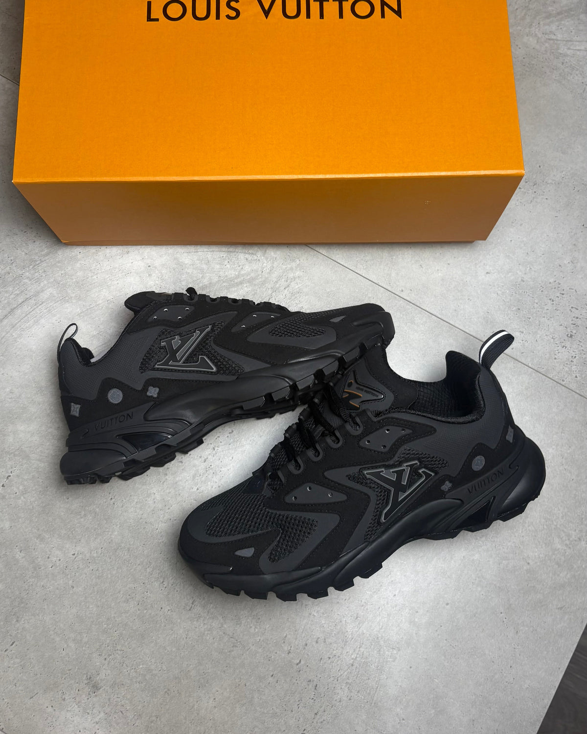 LVE RUNNER - BLACK