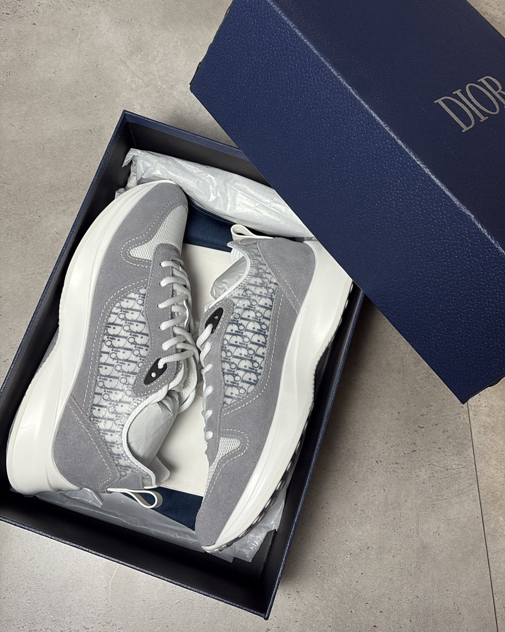 CD 25 - LIGHT GREY TRAINER'S